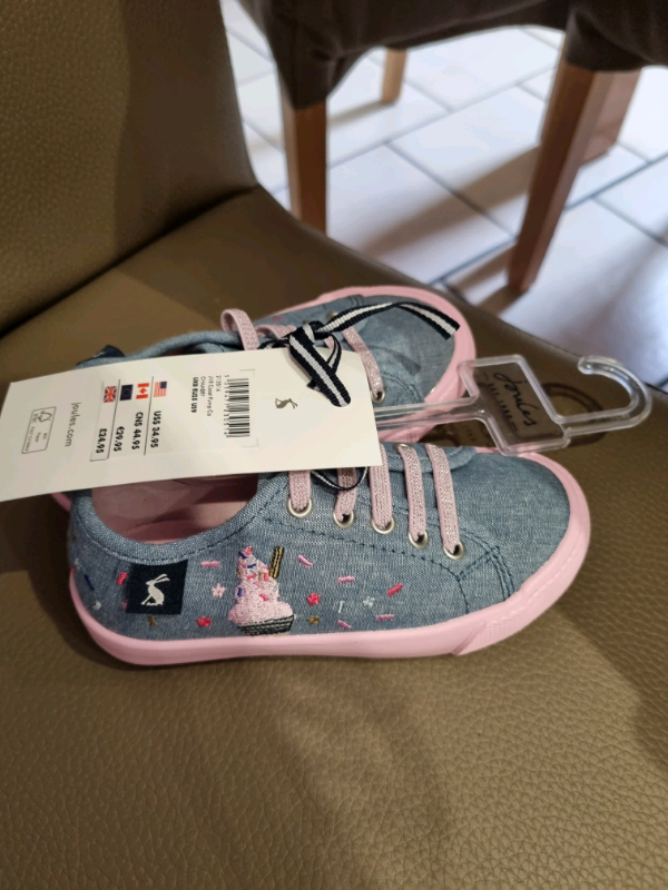 infants size 8 trainers
